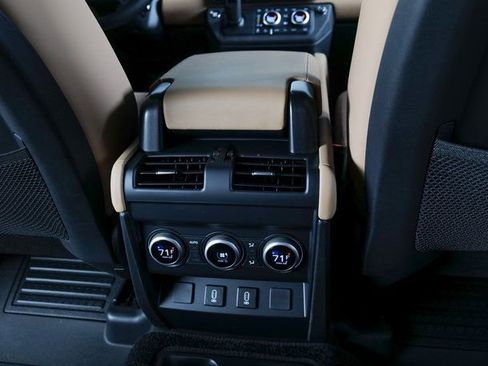 New 2026 Land Rover Defender 130 X-Dynamic SE image 19