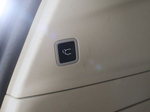 Used 2020 Chrysler Pacifica Touring-L image 19