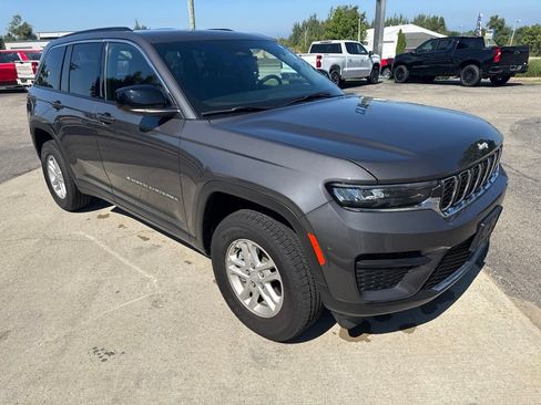 Used 2025 Jeep Grand Cherokee Laredo AWD/4WD image 3