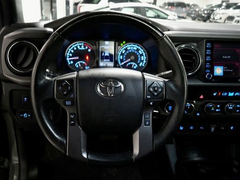 Used 2022 Toyota Tacoma TRD Off-Road w/ TRD Premium Off Road Package image 17