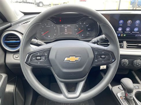 Used 2024 Chevrolet Trax LS w/ LS Convenience Package FWD image 14