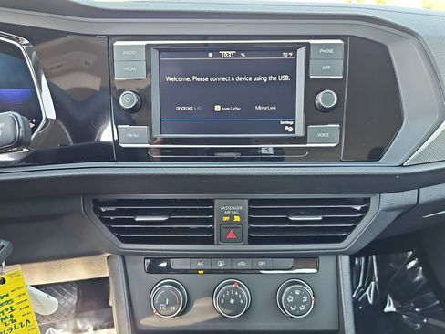 Used 2022 Volkswagen Jetta S image 19