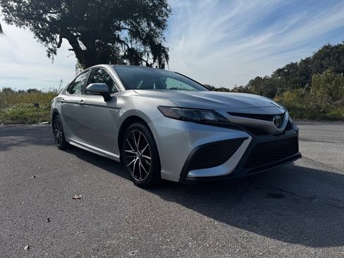 Used 2022 Toyota Camry SE image 7