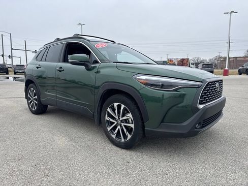 Used 2024 Toyota Corolla Cross XLE image 8