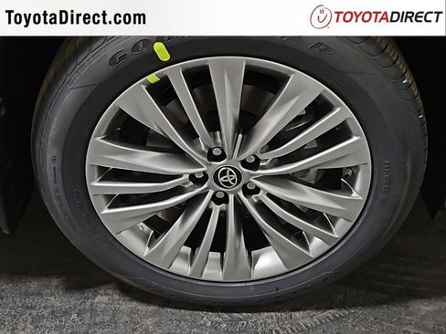 New 2026 Toyota Highlander Platinum image 9