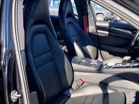 Used 2021 Porsche Panamera image 10