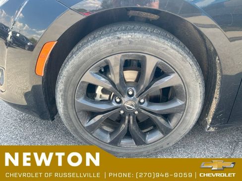 Used 2019 Chrysler Pacifica Touring Plus w/ S Appearance Package FWD image 13