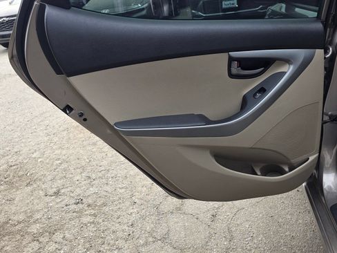 Used 2014 Hyundai Elantra SE FWD image 9