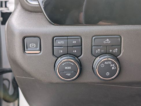 Used 2023 Chevrolet Silverado 1500 LT AWD/4WD image 31