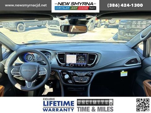 New 2026 Chrysler Pacifica Pinnacle image 26