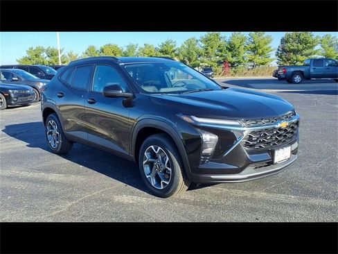 New 2026 Chevrolet Trax LT w/ Driver Confidence Package image 2