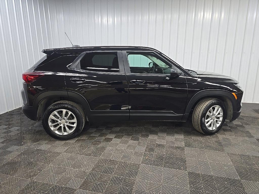 Used 2025 Chevrolet TrailBlazer LS w/ LS Convenience Package AWD/4WD image 2