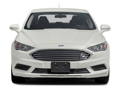 Used 2017 Ford Fusion SE w/ Fusion SE Technology Package FWD image 4