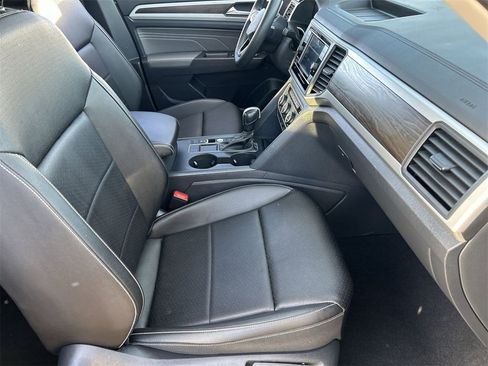 Certified 2023 Volkswagen Atlas SE image 8