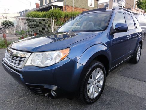 Used 2013 Subaru Forester 2.5X Premium w/ All-Weather Plus Pkg AWD/4WD image 6