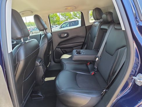 Used 2019 Jeep Compass Latitude w/ Cold Weather Group AWD/4WD image 11
