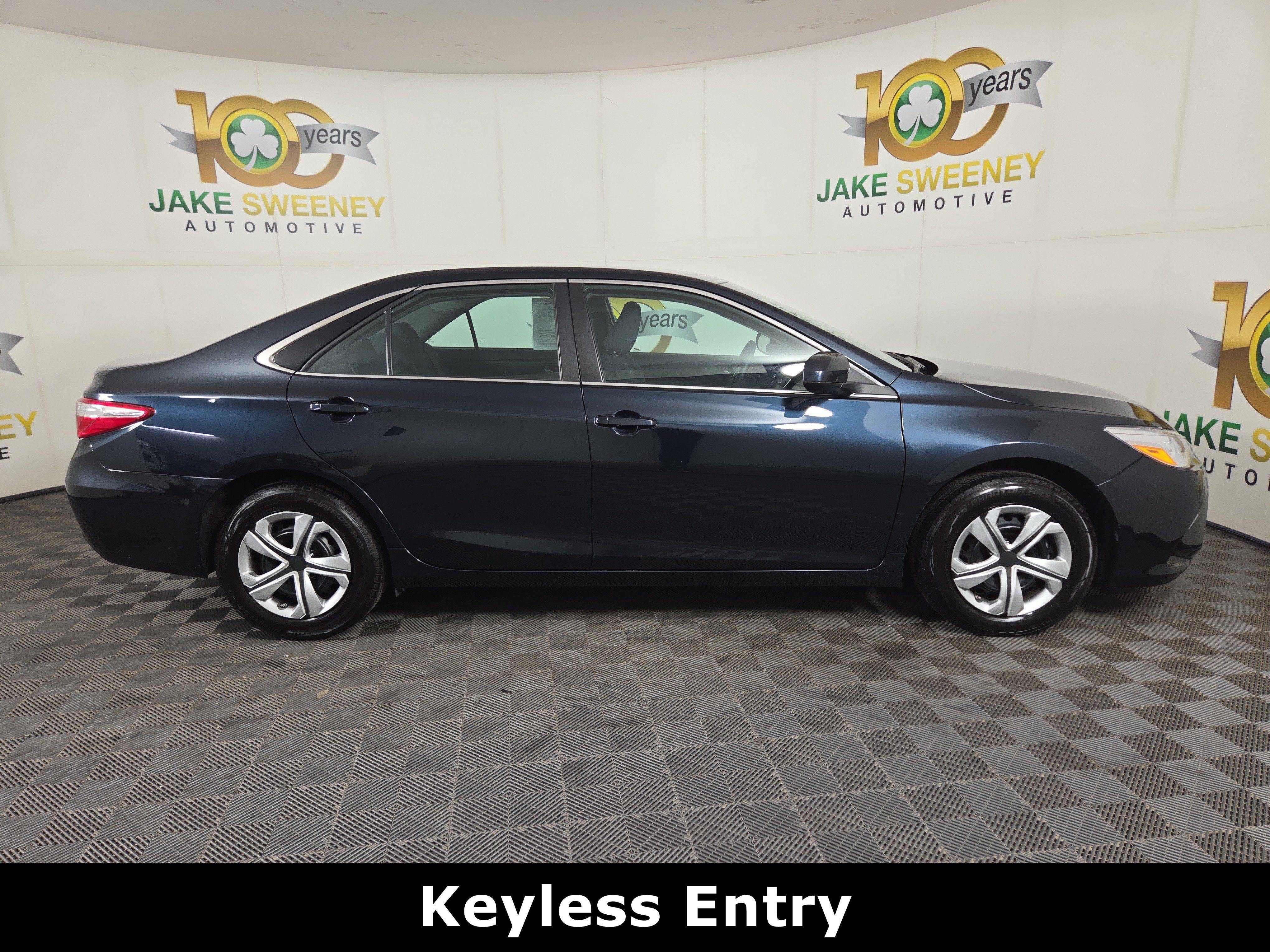 Used 2016 Toyota Camry LE FWD image 10