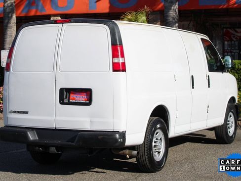 Used 2016 Chevrolet Express 2500 image 10