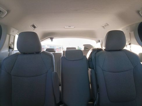 Used 2024 Toyota Sienna LE FWD image 34