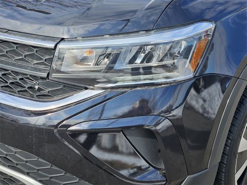 Used 2024 Volkswagen Taos SE image 5