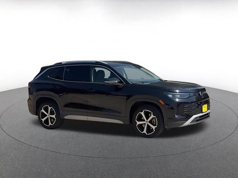 Used 2026 Volkswagen Tiguan SE AWD/4WD image 2