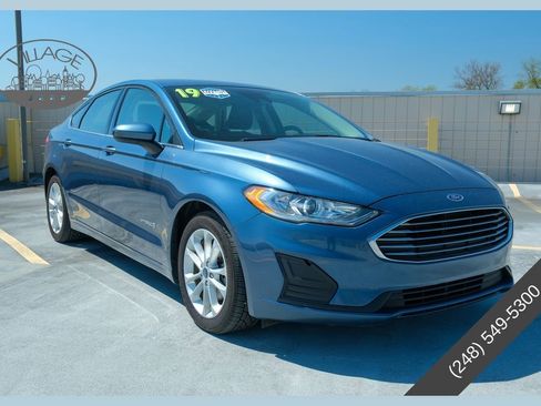 Used 2019 Ford Fusion SE FWD image 1