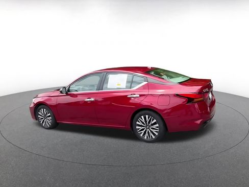 Used 2025 Nissan Altima 2.5 SV FWD image 9