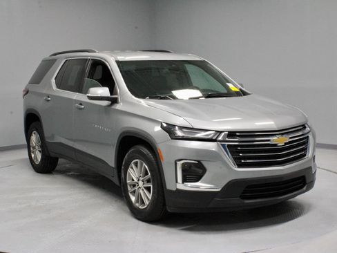 Used 2023 Chevrolet Traverse LT FWD image 1