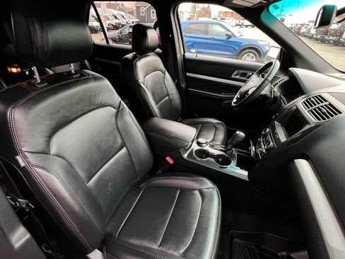 Used 2017 Ford Explorer XLT w/ Equipment Group 202A image 27