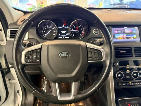 Used 2017 Land Rover Discovery Sport SE AWD/4WD image 19