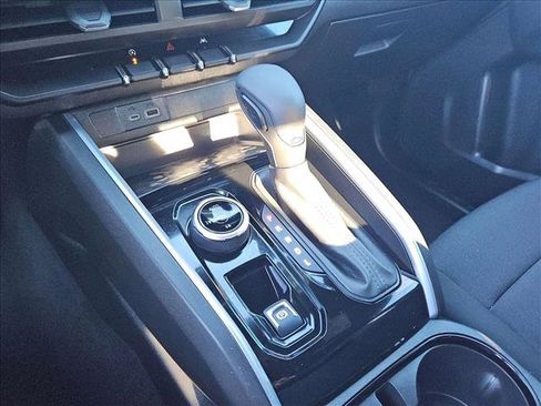 Used 2024 Chevrolet Colorado Trail Boss w/ Technology Package image 12