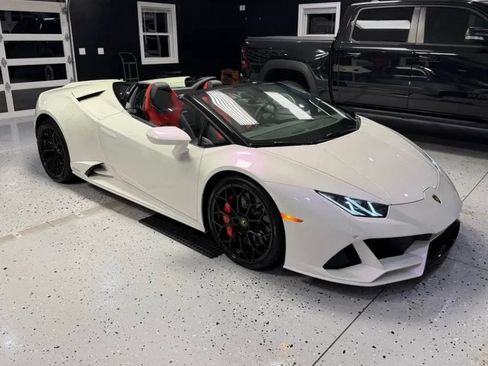 Used 2024 Lamborghini Huracan EVO AWD/4WD image 3