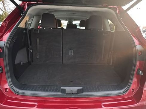 Used 2024 Toyota Highlander LE image 37