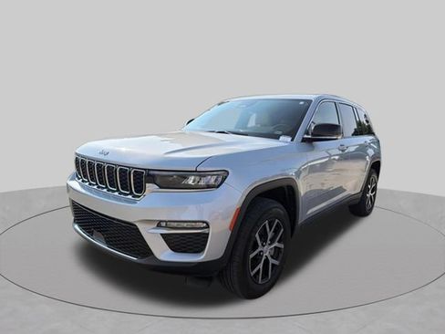 Used 2025 Jeep Grand Cherokee Limited AWD/4WD image 7