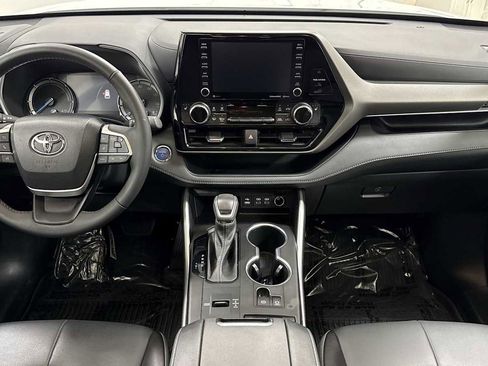Certified 2022 Toyota Highlander XLE image 28