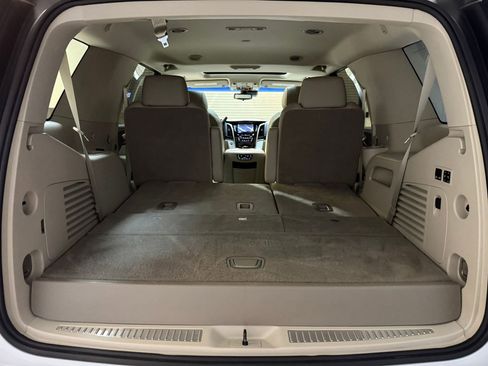 Used 2018 Cadillac Escalade Luxury image 43