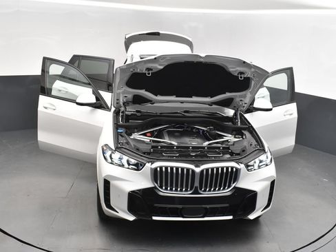 Certified 2026 BMW X5 xDrive40i w/ M Sport Package AWD/4WD image 52