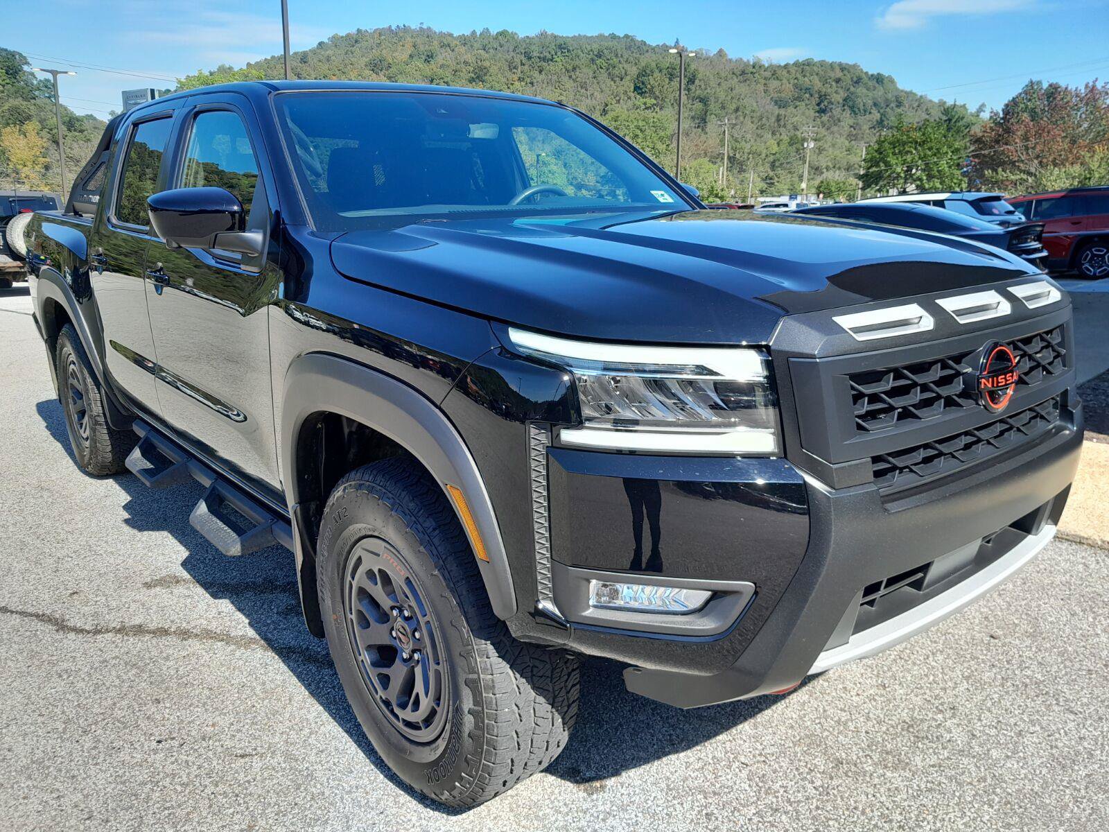 Used 2025 Nissan Frontier PRO-4X w/ Pro Premium Package AWD/4WD image 3