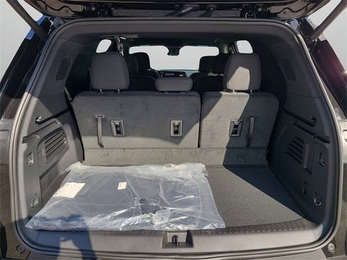 New 2026 Chevrolet Traverse LT w/ Driver Confidence Package image 24
