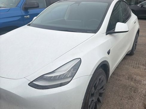 Used 2021 Tesla Model Y Long Range image 2