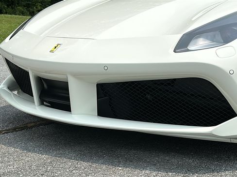 Used 2017 Ferrari 488 GTB RWD image 6