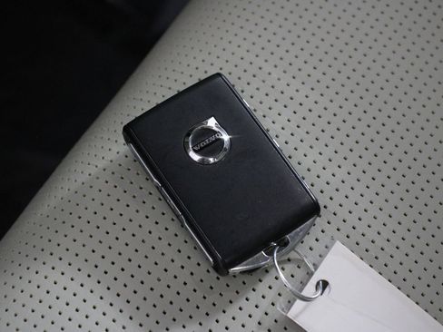 Used 2023 Volvo XC60 B5 Ultimate image 33