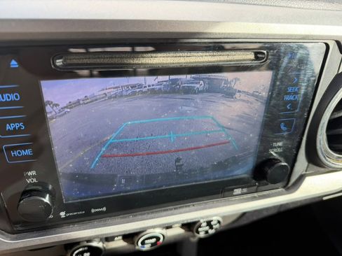 Used 2017 Toyota Tacoma SR5 w/ Tow Package RWD image 18