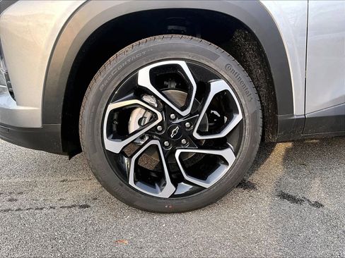 New 2026 Chevrolet Trax RS w/ Sunroof Package FWD image 8
