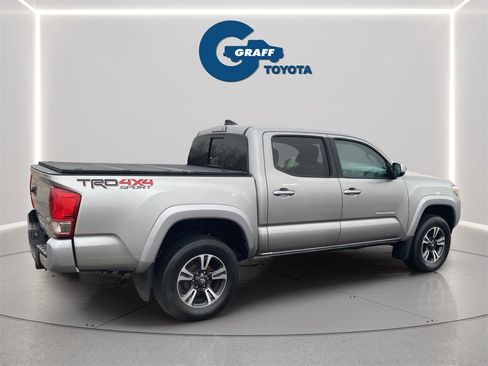 Used 2017 Toyota Tacoma TRD Sport image 17