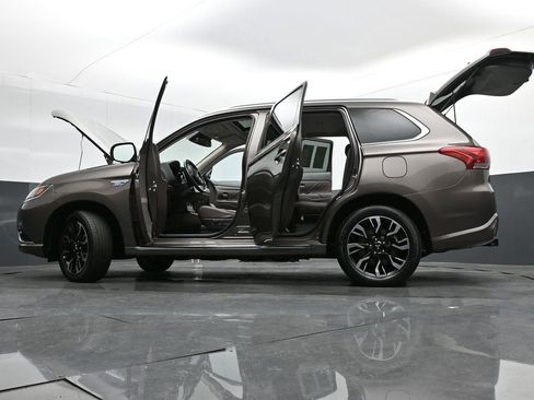 Used 2018 Mitsubishi Outlander GT AWD/4WD image 39