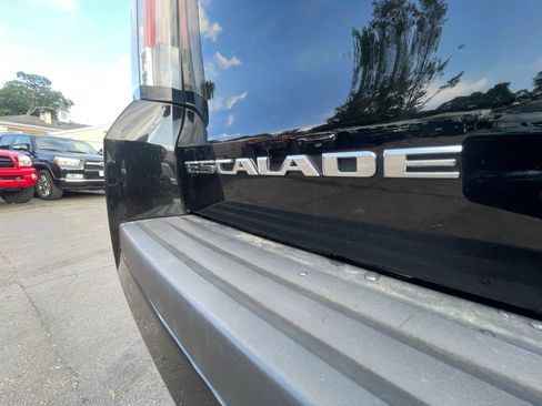 Used 2017 Cadillac Escalade Premium Luxury AWD/4WD image 32
