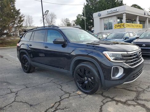 Certified 2025 Volkswagen Atlas SE image 3