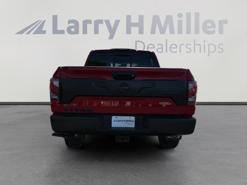 Used 2021 Nissan Titan PRO-4X w/ Pro-4x Convenience Package AWD/4WD image 4