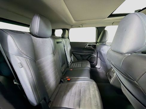 Used 2024 Mitsubishi Outlander SE Black Edition image 28